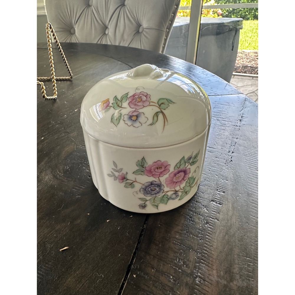 Elizabeth Arden Vintage Floral Porcelain Trinket Jar Rosebud Lid Made in Japan